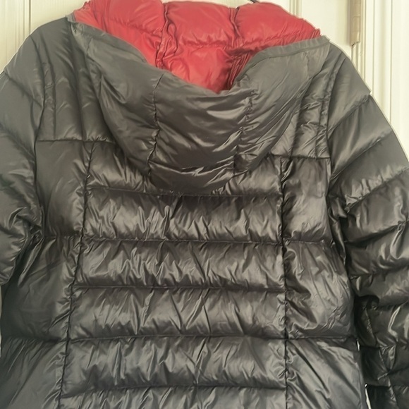 Bernardo slimming down black packable jacket in size small - Picture 4 of 6